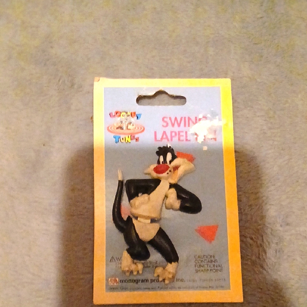 Warner Bros. Sylvester Cat Swing Lapel Pin